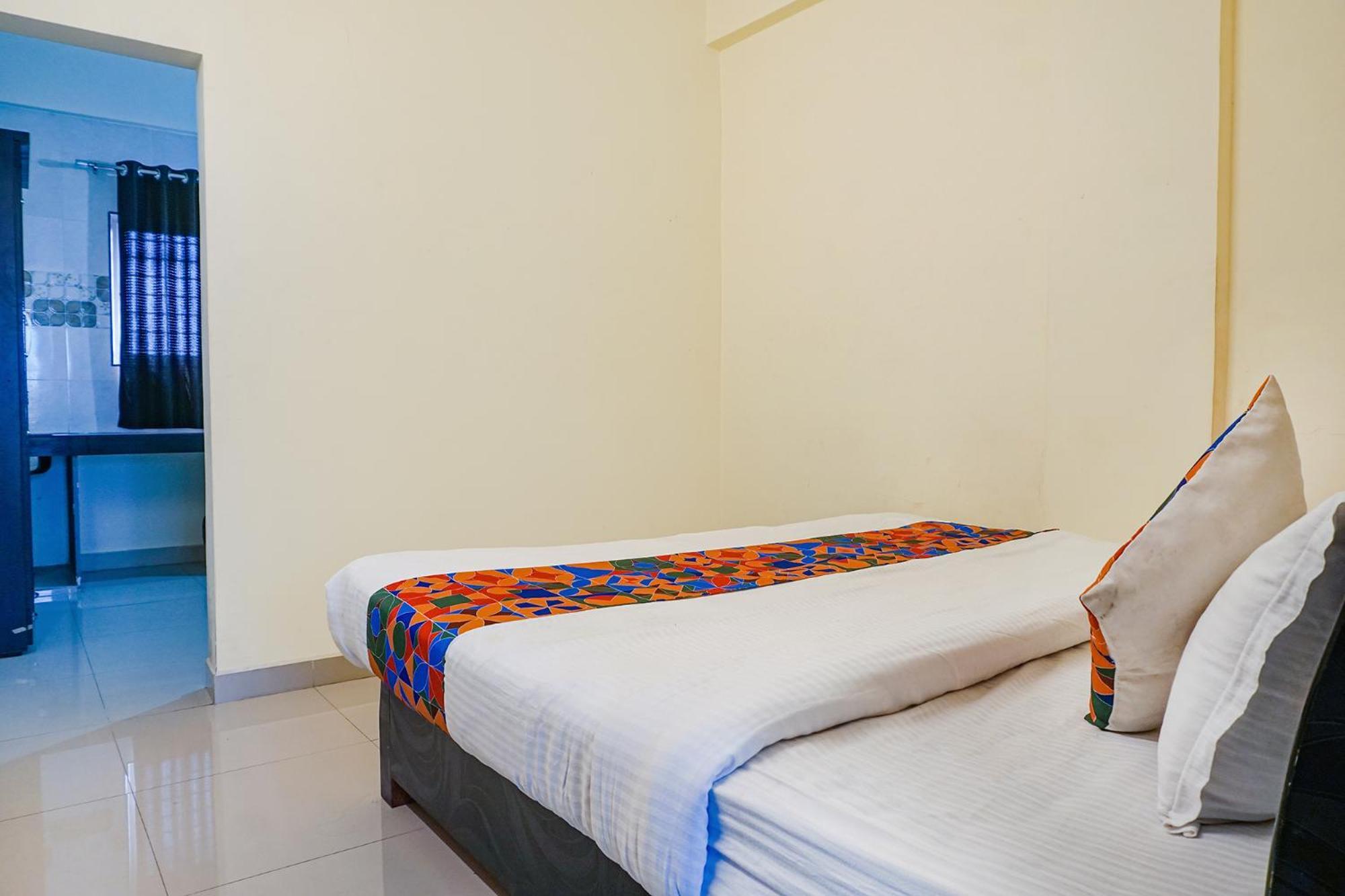 Fabexpress Vaishnav Inn Talegaon Dabhade Exterior foto